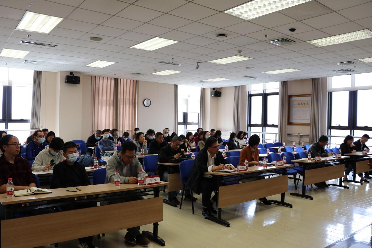 尊龙凯时平台召开学习贯彻习近平新时代中国特色社会主义思想主题教育传达学习暨动员部署大会 图片1.jpg