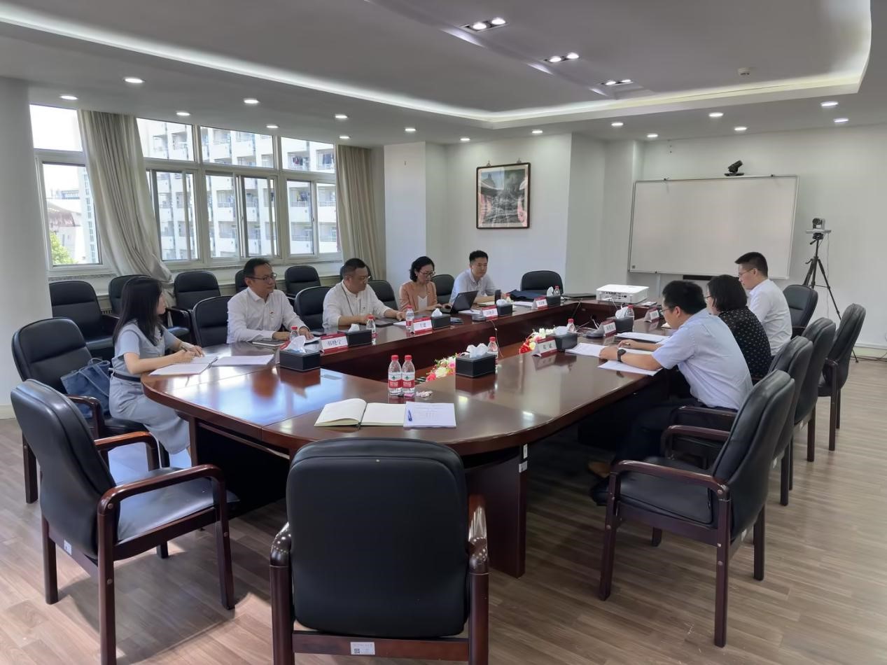 尊龙凯时平台召开学习贯彻习近平新时代中国特色社会主义思想主题教育专题民主生活会 图片1.jpg